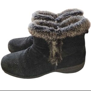 Khombu Women's Black Suede Snow Booties
